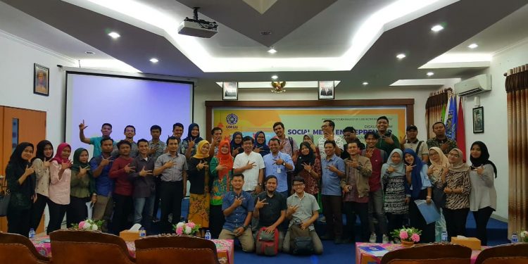 MIKOM UMSU Gelar Diskusi “Social Media Entrepreneur”