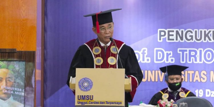 Ketua Prodi MIH UMSU Prof Dr Triono Eddy SH MHum Dikukuhkan Jadi Guru Besar