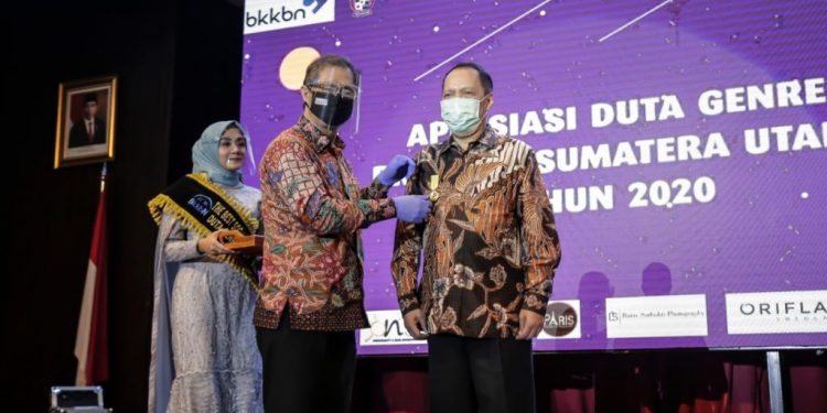 Rektor UMSU Raih Penghargaan Dharma Karya kencana dari PKKBN Pusat