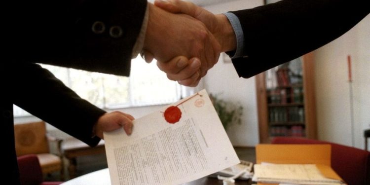 Kontribusi Notaris dalam Sistem Hukum