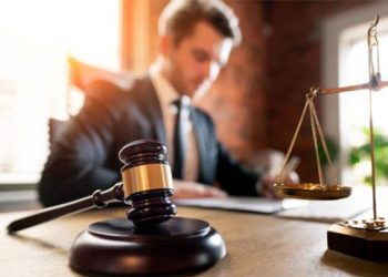 tugas dan fungsi pengacara