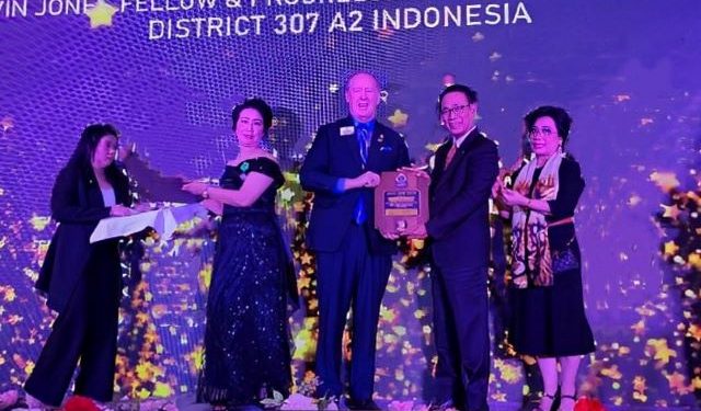 Direktur Pascasarjana UMSU Prof Dr Triono Eddy SH MHum Terima Penghargaan MJF dari LCIF