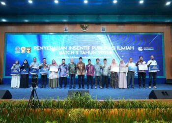Rektor UMSU Serahkan Rp2,8 Miliar Insentif Publikasi Dosen